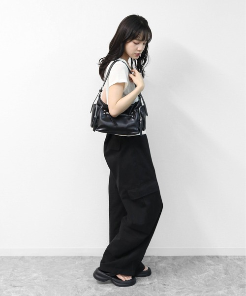 THE CELL.(ザセルドット)の「サイドポケット ショルダーバッグ SIDE POCKET SHOULDER BAG(ハンドバッグ・レディース・ブラック/レッド/ブラウン・FREE)」の4枚目の写真