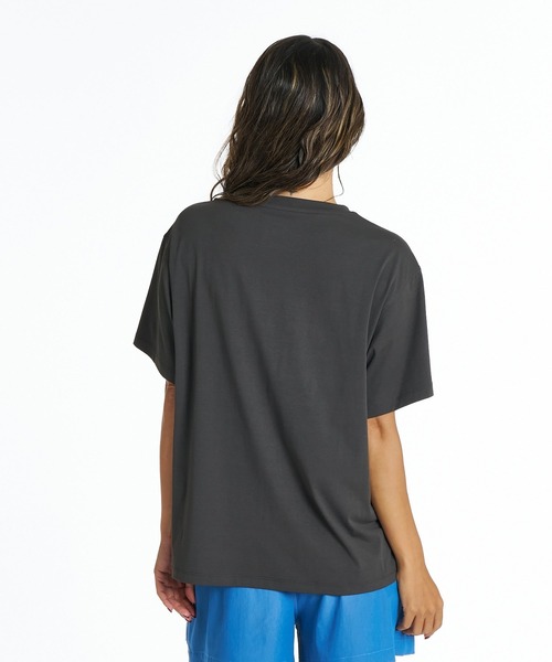 ROXY(ロキシー)の「ROXY SUNSETTER TEE ラッシュTシャツ /UVカット/EASY DRY 【2026年夏モデル】/ロキシー半袖ラッシュガード(水着)(Tシャツ/カットソー・レディース・ホワイト/ブルー/ブラック系その他・LARGE/MEDIUM/SMALL)」の6枚目の写真