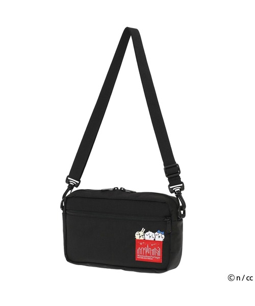 Manhattan Portage（マンハッタンポーテージ）の「Manhattan Portage/マンハッタンポーテージ ショルダーバック "ちいかわ" JOGGER(L)JPN VER2 CKW26 MP1404L2CKW26（ショルダーバッグ・メンズ・ブラック・FREE）」の2枚目の写真