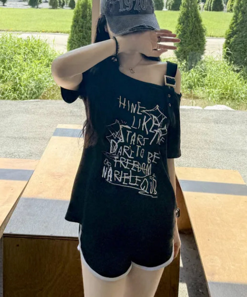 VIVID LADY(ビビッドレディー)の「ワンショルダー バックル 半袖Tシャツ(Tシャツ/カットソー・レディース・ブラック/ホワイト・FREE)」の10枚目の写真