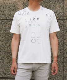 総柄ロゴプリントクルーネックTシャツ