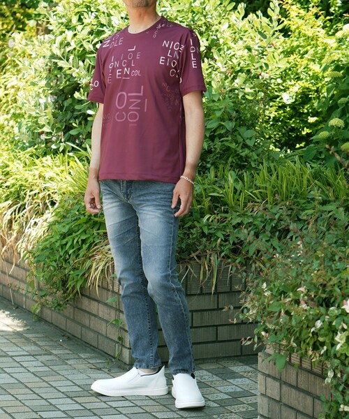 NICOLE selection(ニコルセレクション)の「総柄ロゴプリントクルーネックTシャツ(Tシャツ/カットソー・メンズ・ネイビー/ブラック/ホワイト/ボルドー・M/L/XL)」の5枚目の写真