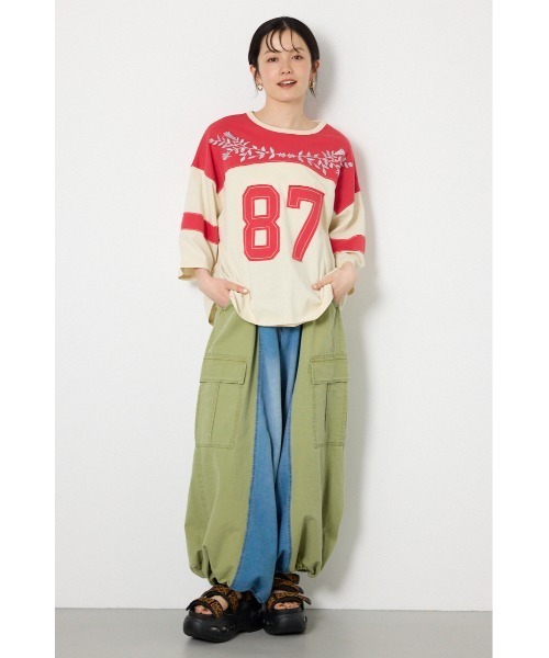 RODEO CROWNS WIDE BOWL(ロデオクラウンズワイドボウル)の「エンブロイダリーユニフォームTシャツ(Tシャツ/カットソー・レディース・ネイビー系1/オフホワイト/ブラック・FREE)」の17枚目の写真