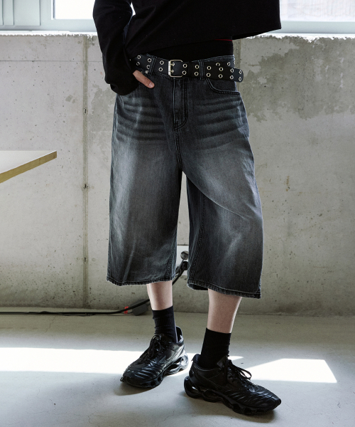 P.IN.O(ピインオ)の「カーブドオールブラシバミューダデニムパンツ - ブラック(その他パンツ・メンズ・その他・SMALL/MEDIUM/LARGE/X-LARGE)」の1枚目の写真