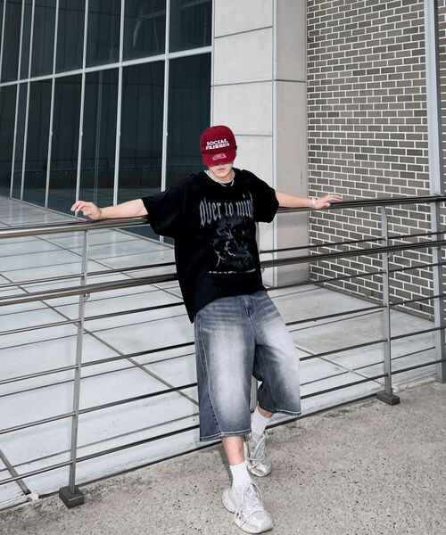 P.IN.O(ピインオ)の「カーブドオールブラシバミューダデニムパンツ - ブラック(その他パンツ・メンズ・その他・SMALL/MEDIUM/LARGE/X-LARGE)」の2枚目の写真