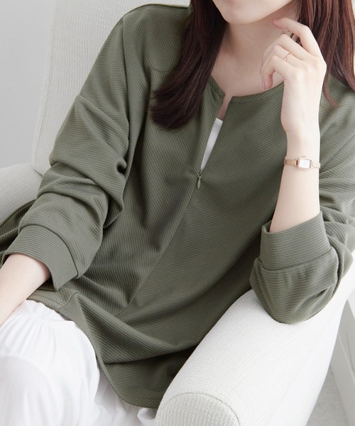 Viola e Viola(ヴィオラエヴィオラ)の「細見えラインリップル素材ジップトップス(Tシャツ/カットソー・レディース・ネイビー/ダークブルー/ブラック/オリーブ/レッド・M/L/LL)」の3枚目の写真