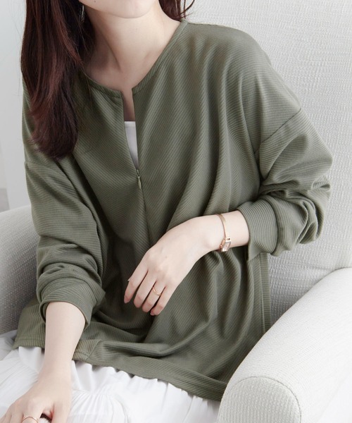 Viola e Viola(ヴィオラエヴィオラ)の「細見えラインリップル素材ジップトップス(Tシャツ/カットソー・レディース・ネイビー/ダークブルー/ブラック/オリーブ/レッド・M/L/LL)」の11枚目の写真