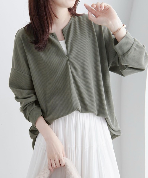 Viola e Viola(ヴィオラエヴィオラ)の「細見えラインリップル素材ジップトップス(Tシャツ/カットソー・レディース・ネイビー/ダークブルー/ブラック/オリーブ/レッド・M/L/LL)」の13枚目の写真