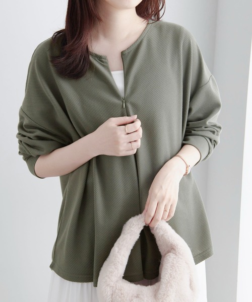 Viola e Viola(ヴィオラエヴィオラ)の「細見えラインリップル素材ジップトップス(Tシャツ/カットソー・レディース・ネイビー/ダークブルー/ブラック/オリーブ/レッド・M/L/LL)」の16枚目の写真