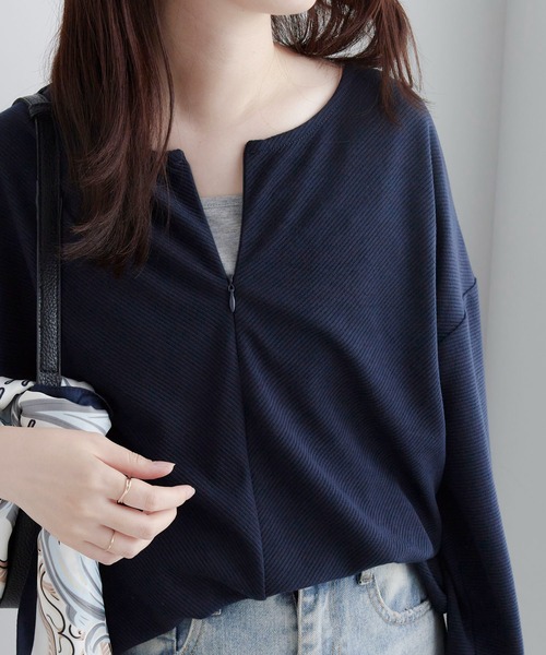 Viola e Viola(ヴィオラエヴィオラ)の「細見えラインリップル素材ジップトップス(Tシャツ/カットソー・レディース・ネイビー/ダークブルー/ブラック/オリーブ/レッド・M/L/LL)」の21枚目の写真