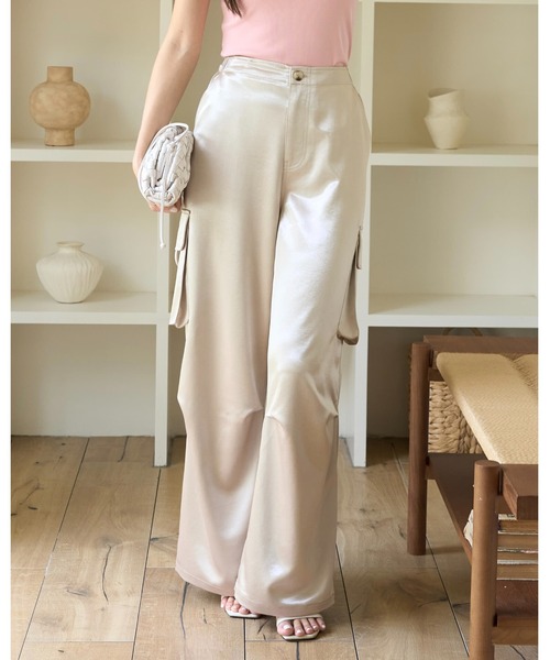 BIRTHDAY BASH(バースデイバッシュ)の「SATIN CARGO WIDE PANTS(サテンカーゴワイドパンツ)(カーゴパンツ・レディース・ベージュ/サックスブルー・S/M)」の1枚目の写真