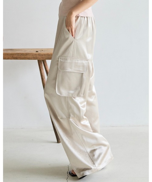 BIRTHDAY BASH(バースデイバッシュ)の「SATIN CARGO WIDE PANTS(サテンカーゴワイドパンツ)(カーゴパンツ・レディース・ベージュ/サックスブルー・S/M)」の15枚目の写真