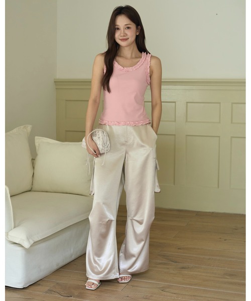 BIRTHDAY BASH(バースデイバッシュ)の「SATIN CARGO WIDE PANTS(サテンカーゴワイドパンツ)(カーゴパンツ・レディース・ベージュ/サックスブルー・S/M)」の3枚目の写真