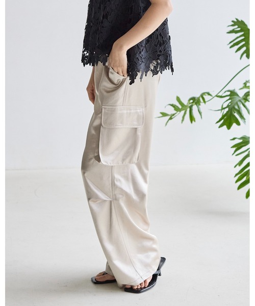 BIRTHDAY BASH(バースデイバッシュ)の「SATIN CARGO WIDE PANTS(サテンカーゴワイドパンツ)(カーゴパンツ・レディース・ベージュ/サックスブルー・S/M)」の18枚目の写真