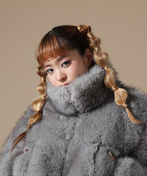 DANKE SCHON(ダンケシェーン)の「DankeSchon/ダンケシェーン/WOMEN ECO FUR STAND BLOUSON(ブルゾン・レディース・ブラウン/グレー・F)」の2枚目の写真