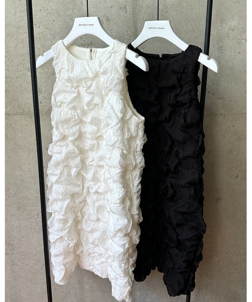 BIRTHDAY BASH（バースデイバッシュ）の「FLOWER GATHER MINI DRESS(フラワーギャザーミニドレス)（ワンピース・レディース・ホワイト/ブラック・S/M）」の4枚目の写真