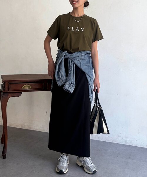 Chez toi(シェトワ)の「箔プリントロゴT(Tシャツ/カットソー・レディース・カーキ/モカ/オフホワイト/ブラック・FREE)」の9枚目の写真