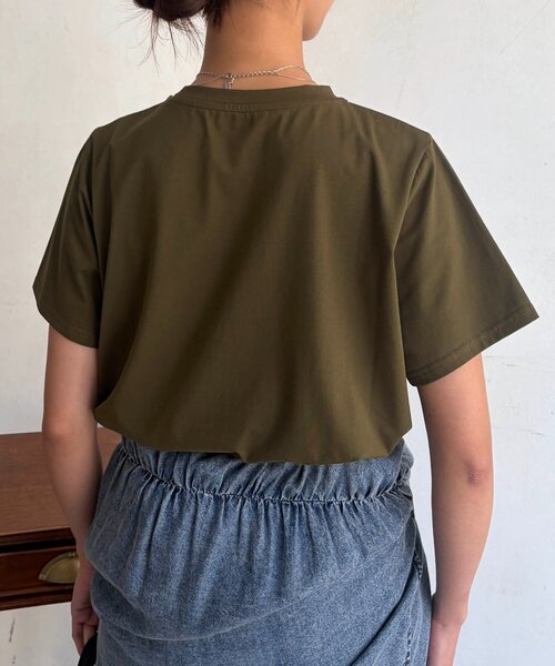 Chez toi(シェトワ)の「箔プリントロゴT(Tシャツ/カットソー・レディース・カーキ/モカ/オフホワイト/ブラック・FREE)」の13枚目の写真