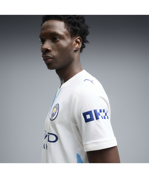 PUMA（プーマ）の「PUMA プーマ メンズ 2026-27 マンチェスターシティ FC サード オーセンティッ（Tシャツ/カットソー・メンズ・ホワイト系その他・LARGE/MEDIUM/X-LARGE/SMALL）」の2枚目の写真