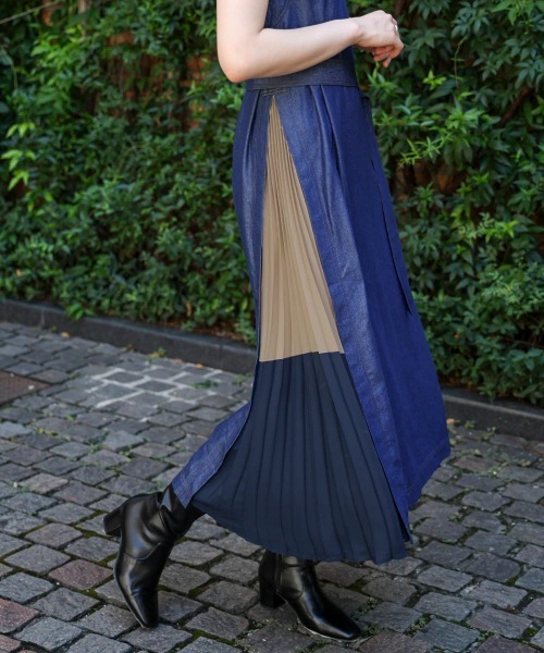Bou Jeloud(ブージュルード)の「デニムプリーツ配色ワンピース(ワンピース・レディース・インディゴブルー・MEDIUM)」の19枚目の写真
