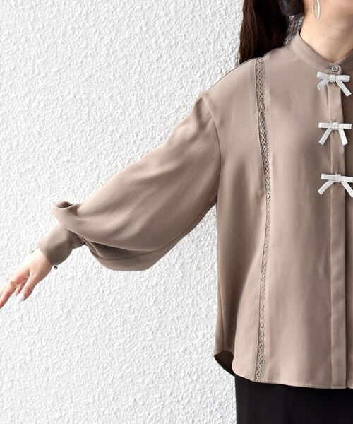 SHIPS any（シップス エニィ）の「〈手洗い可能〉リボン モチーフ スタンドカラー シャツ ブラウス［NAVY BLUE］（シャツ/ブラウス・レディース・カーキ/ネイビー/ナチュラル・ONE SIZE）」の19枚目の写真