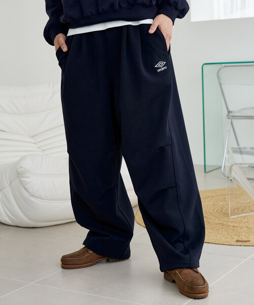 UMBRO(アンブロ)の「UMBRO × PUBLUX/アンブロ <セットアップ対応>別注 ダンボール タック スウェットパンツ 限定展開(スウェットパンツ・メンズ・ネイビー/グレー/ブラック・MEDIUM/LARGE)」の3枚目の写真