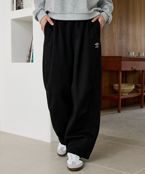 UMBRO(アンブロ)の「UMBRO × PUBLUX/アンブロ <セットアップ対応>別注 ダンボール タック スウェットパンツ 限定展開(スウェットパンツ・メンズ・ネイビー/グレー/ブラック・MEDIUM/LARGE)」の17枚目の写真