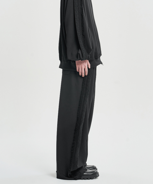 AJOBYAJO（アジョバイアジョ）の「Multi Lace Trim One Tuck Track Pants [BLACK]（スウェットパンツ・レディース・その他・MEDIUM/LARGE/X-LARGE）」の11枚目の写真
