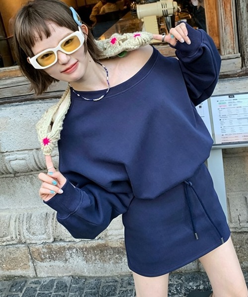 Aelina(エリナ)の「オフショルダー長袖トレーナー(スウェット・レディース・ホワイト/ブルー・L/M)」の13枚目の写真