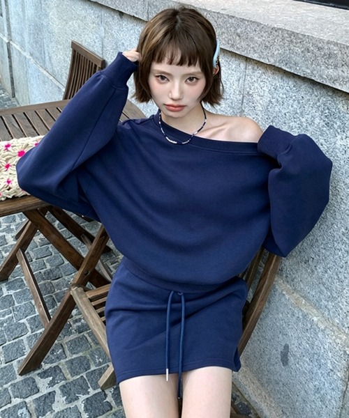Aelina(エリナ)の「オフショルダー長袖トレーナー(スウェット・レディース・ホワイト/ブルー・L/M)」の14枚目の写真