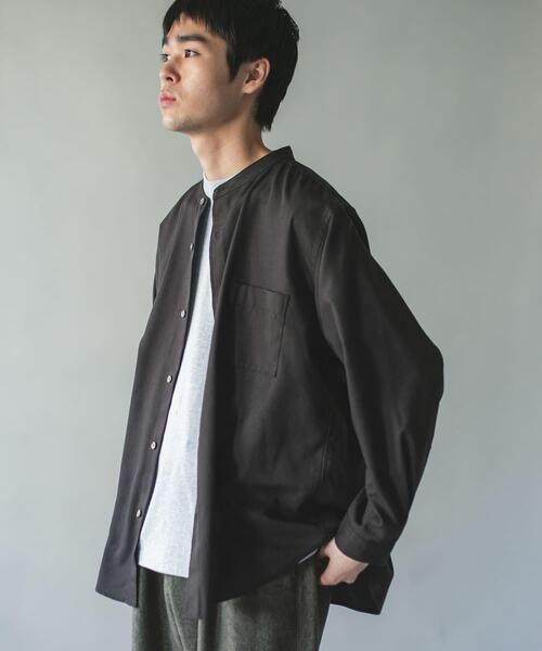 URBAN RESEARCH DOORS(アーバンリサーチドアーズ)の「ウール混ミニヘリンボーンワイドバンドシャツ(シャツ/ブラウス・メンズ・チャコールグレー/ブラウン/グリーン系その他・LARGE/MEDIUM)」の1枚目の写真
