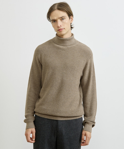 MEN'S MELROSE(メンズメルローズ)の「ウーレンウーステッド片畦タートルネックニット | ウォッシャブル(ニット/セーター・メンズ・ブラック/ベージュ/グレー・2/4/3)」の3枚目の写真