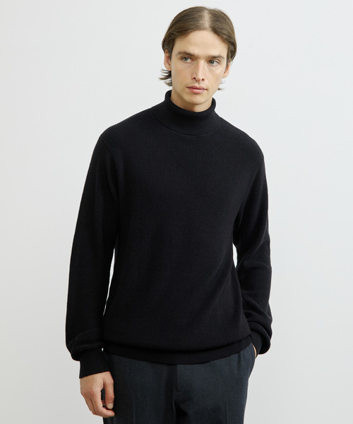 MEN'S MELROSE(メンズメルローズ)の「ウーレンウーステッド片畦タートルネックニット | ウォッシャブル(ニット/セーター・メンズ・ブラック/ベージュ/グレー・2/4/3)」の2枚目の写真