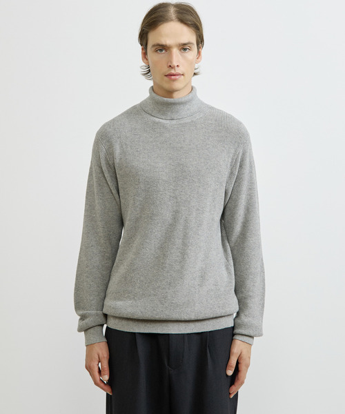 MEN'S MELROSE(メンズメルローズ)の「ウーレンウーステッド片畦タートルネックニット | ウォッシャブル(ニット/セーター・メンズ・ブラック/ベージュ/グレー・2/4/3)」の5枚目の写真