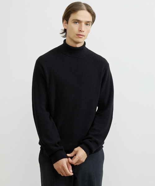 MEN'S MELROSE(メンズメルローズ)の「ウーレンウーステッド片畦タートルネックニット | ウォッシャブル(ニット/セーター・メンズ・ブラック/ベージュ/グレー・2/4/3)」の13枚目の写真