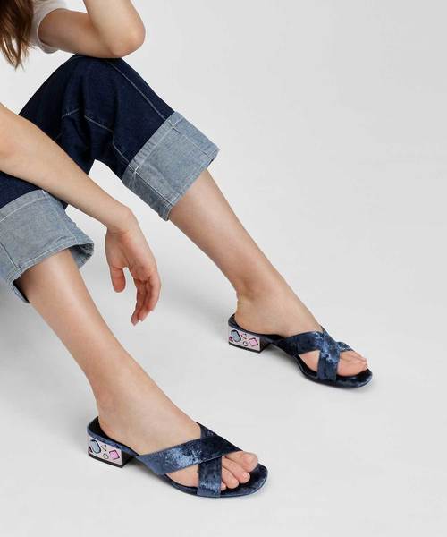 CHARLES & KEITH（チャールズ & キース）の「エンベリッシュヒールミュール / EMBELLISHED HEEL MULES（スリッポン・レディース・ブラック/ブルー・22.5cm/23cm/23.5cm/24.5cm/25cm）」の9枚目の写真