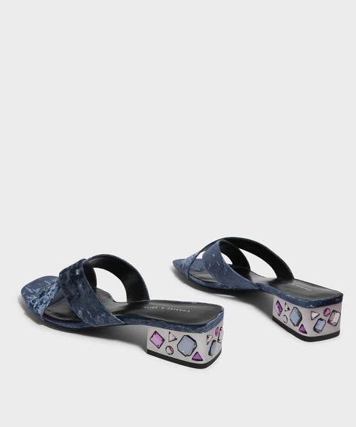 CHARLES & KEITH（チャールズ & キース）の「エンベリッシュヒールミュール / EMBELLISHED HEEL MULES（スリッポン・レディース・ブラック/ブルー・22.5cm/23cm/23.5cm/24.5cm/25cm）」の11枚目の写真
