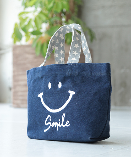 SESTO（セスト）の「tc19ss/刺繍スマイルバック トートバック（トートバッグ・レディース・イエロー/ネイビー/アイボリー/グレー/レッド系その他/イエロー系その他・ONESIZE）」の3枚目の写真