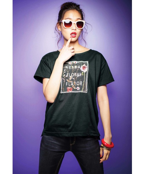 GeeRA(ジーラ)の「レディシルエットデザインTシャツ(Tシャツ/カットソー・レディース・ホワイト/ホワイト系その他/ブラック系その他/ブラック・SMALL/LARGE/X-LARGE/MEDIUM/XX-LARGE)」の8枚目の写真