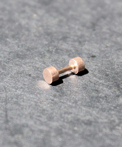 BROTHERHOOD（ブラザーフッド）の「【BROTHERHOOD】サージカル ステンレス ブロック ピアス（ピアス（片耳用）・メンズ・ゴールド/ブラック/シルバー/その他5/その他4/ピンク/その他7/その他1/その他2/その他3/その他8・FREE）」の6枚目の写真