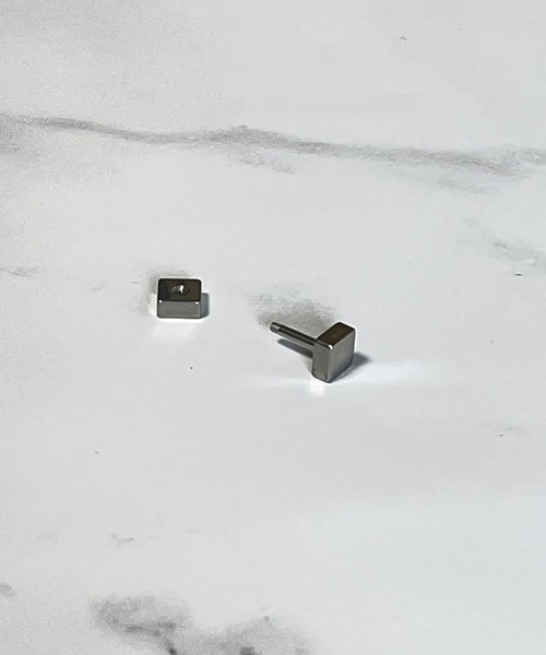 BROTHERHOOD（ブラザーフッド）の「【BROTHERHOOD】サージカル ステンレス ブロック ピアス（ピアス（片耳用）・メンズ・ゴールド/ブラック/シルバー/その他5/その他4/ピンク/その他7/その他1/その他2/その他3/その他8・FREE）」の21枚目の写真