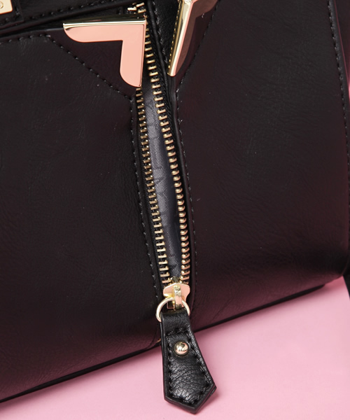 Soareak(ソアリーク)の「【DANIELLE NICOLE】 MINI CROSSBODY CARI(ハンドバッグ・レディース・ブラック/ライトピンク・FREE)」の11枚目の写真