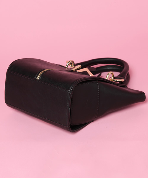 Soareak(ソアリーク)の「【DANIELLE NICOLE】 MINI CROSSBODY CARI(ハンドバッグ・レディース・ブラック/ライトピンク・FREE)」の13枚目の写真