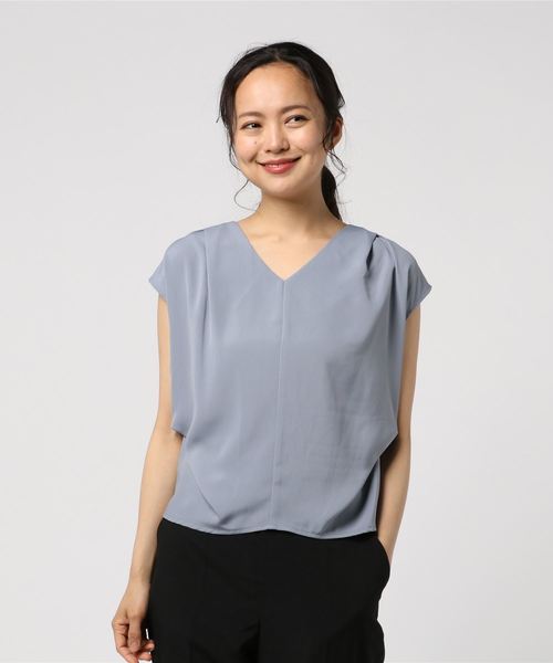 TRUDEA（トルディア）の「ジャガードストライプ Ⅴネックブラウス（シャツ/ブラウス・レディース・ベージュ/カーキ/ホワイト/ブラック/ライトグレー/ネイビー・LARGE/MEDIUM/SMALL）」の3枚目の写真