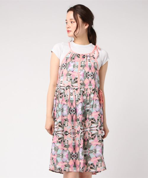 セール O Neill オニール レディースプリントワンピース 総柄 リゾート ビーチ プール ワンピース O Neill オニール のファッション通販 Zozotown