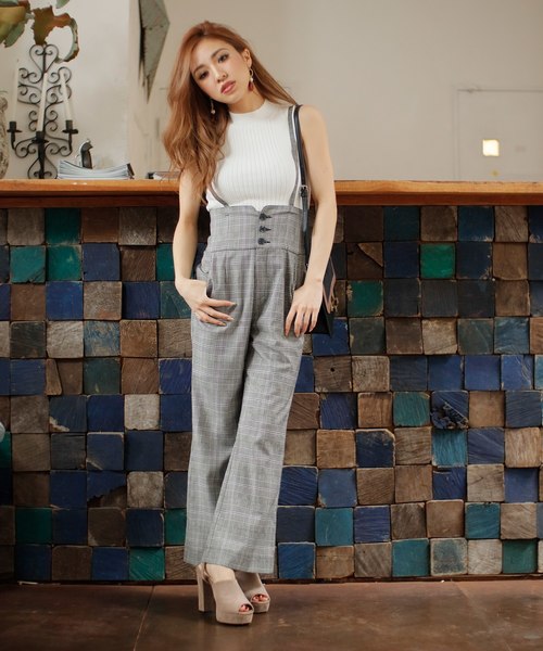 LIPSERVICE(リップサービス)の「サス付スリムフレアパンツ(その他パンツ・レディース・ベージュ/その他1/その他2/ブラック・S/M)」の4枚目の写真