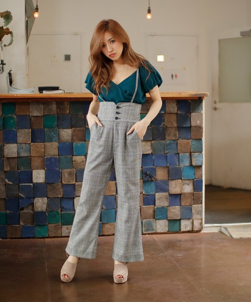 LIPSERVICE(リップサービス)の「サス付スリムフレアパンツ(その他パンツ・レディース・ベージュ/その他1/その他2/ブラック・S/M)」の6枚目の写真