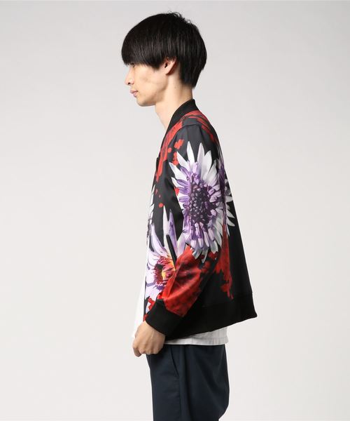 EVOLUTION(エボリューション)の「フラワープリントMA1(MA-1・メンズ・ブラック/オフホワイト・MEDIUM/LARGE/X-LARGE)」の3枚目の写真
