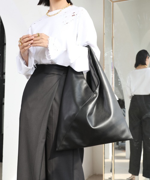 chuclla（チュクラ）の「トライアングル ソフトレザー バッグ je-101 cha166（トートバッグ・レディース・ブラック/アイボリー/ブラック系その他・FREE）」の2枚目の写真