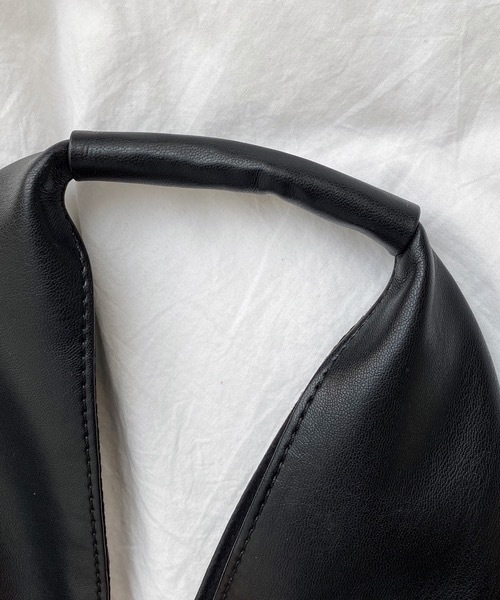 chuclla（チュクラ）の「トライアングル ソフトレザー バッグ je-101 cha166（トートバッグ・レディース・ブラック/アイボリー/ブラック系その他・FREE）」の4枚目の写真